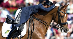 Olimpiadi di Rio2016: Si scusò con i giudici e si ritirò dalla prova, per salvare la vita al suo cavallo.