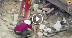 Amatrice ultim’ora: Il video dell’incredibile salvataggio del gatto Pietro rimasto sotto le macerie per 16 giorni