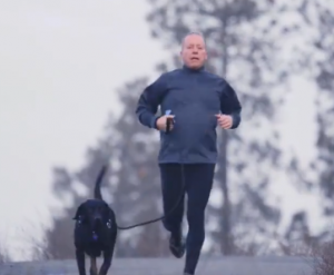 Sapevate che basta un solo sguardo tra un cane e un uomo per accendere un ormone? Un ormone speciale….