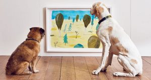 I cani apprezzano l’arte? Dominic Wilcox pensa di si, ed ecco perché ha allestito la prima mostra di arte contemporanea per i cani. Ciò che ha creato ha lasciato migliaia di persone senza parole.