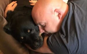 Rottweiler esaudisce ogni desiderio della sua lista di “Cose da fare prima di morire”