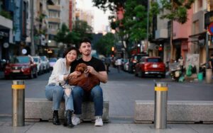 5 motivi per cui sposare gli uomini che amano i cani