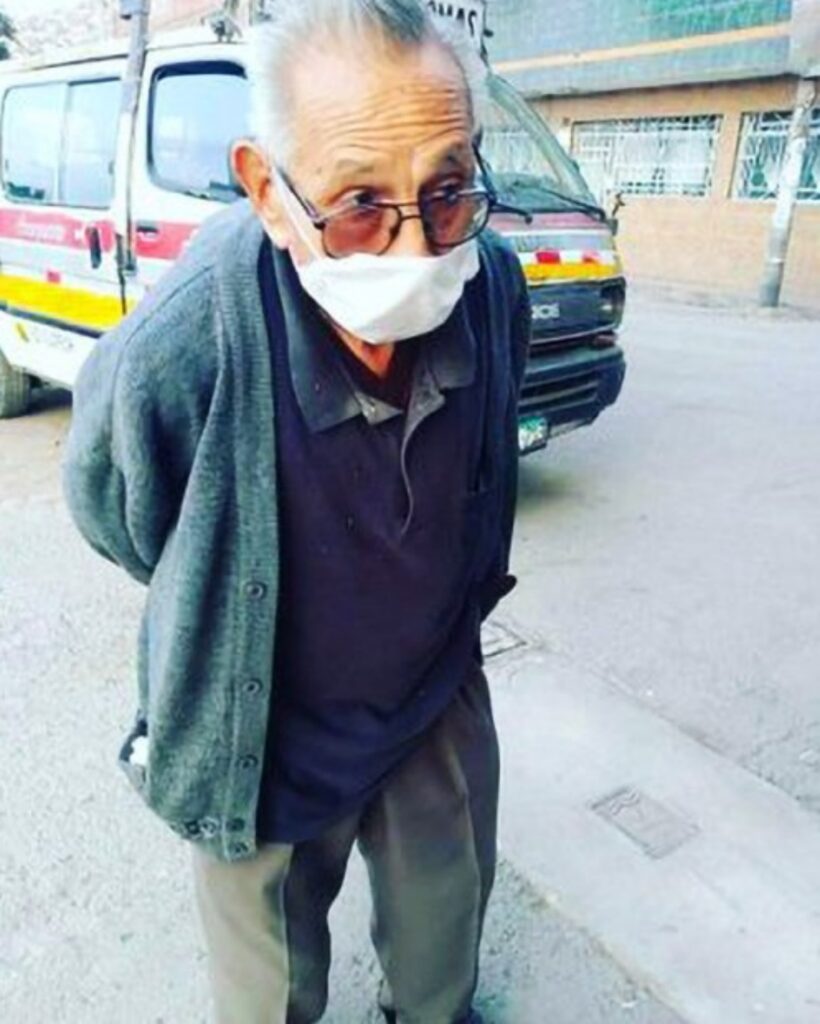 nonno cerca il suo cane